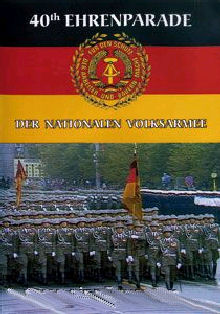 Seit heute ist er Leutnant 118 der NVA FOTO DDR